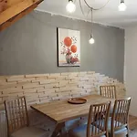 Liliomfa Apartment *